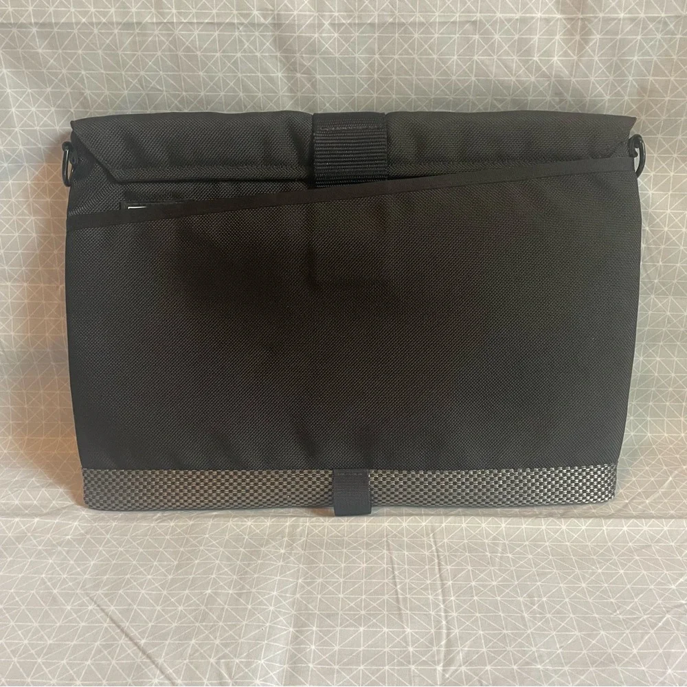 Waterfield San Francisco Padded Laptop Messenger Bag
